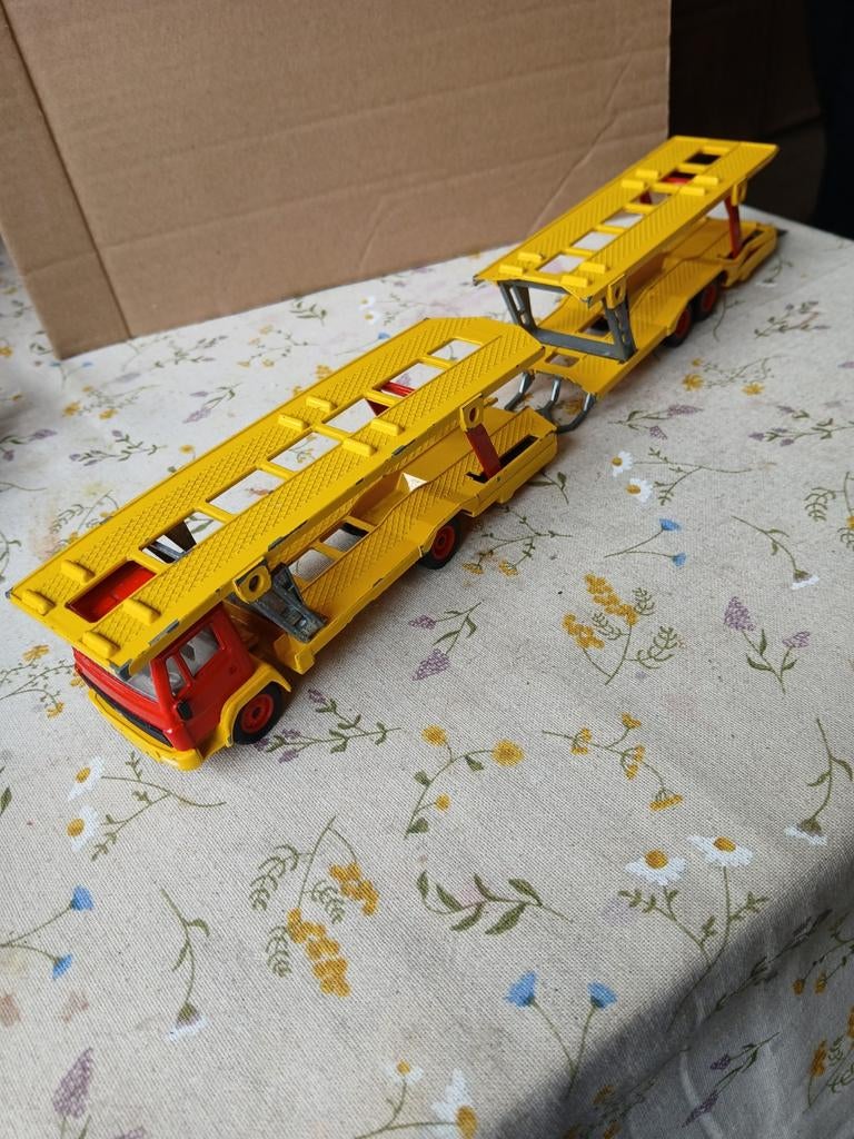 Mercedes autotransporter.  Siku GERESERVEERD, Ophalen of Verzenden, Gebruikt