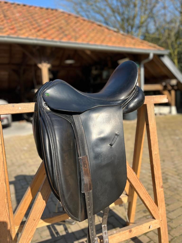 Dressuurzadel Silhouette, Dieren en Toebehoren, Paarden en Pony's | Zadels, Ophalen, Gebruikt, Dressuur