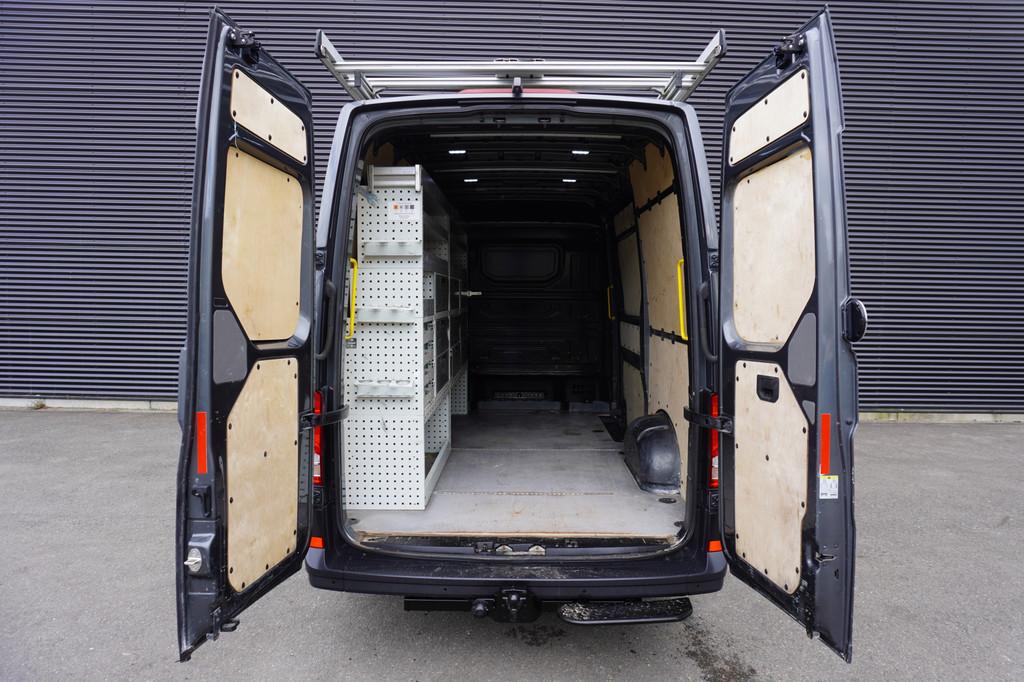 Volkswagen Crafter 35 180pk Automaat L3H3/L2H2 Apple Carplay, Stof, Gebruikt, Zwart, Volkswagen