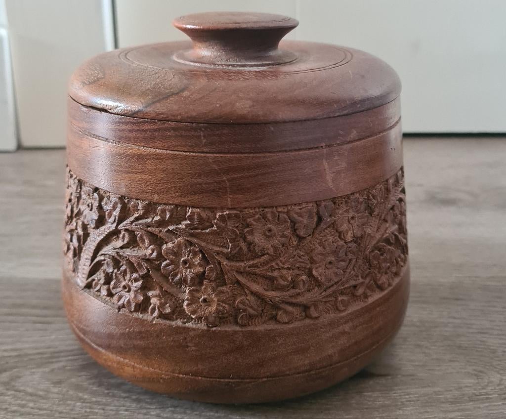 Antiek bakje houtsnijwerk, Ophalen