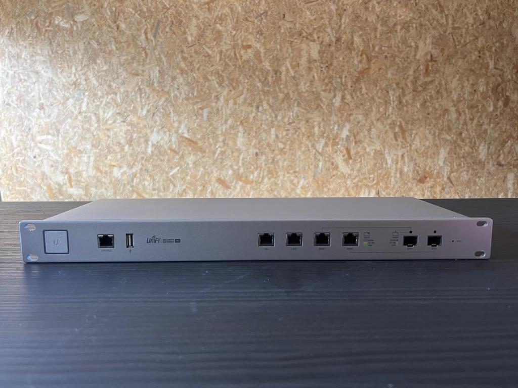 Ubiquiti UniFi Security Gateway Pro USG-PRO-4, Computers en Software, Routers en Modems, Ophalen of Verzenden, Zo goed als nieuw