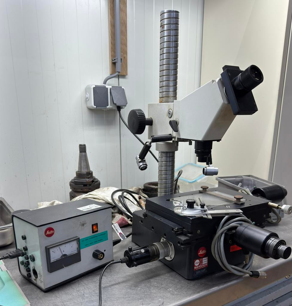 Leitz meetmicroscoop, Ophalen