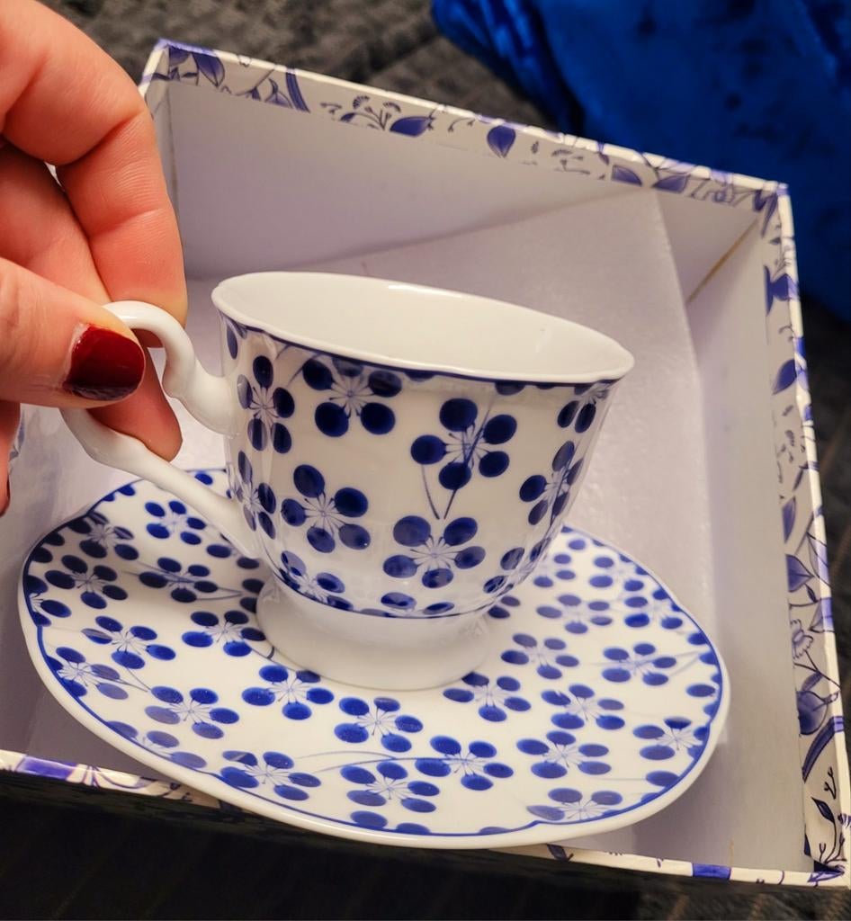 Oriental kop en schotel, wit met blauw bloemmotief, Nieuw, Ophalen of Verzenden, Overige stijlen, Kop(pen) en/of Schotel(s)