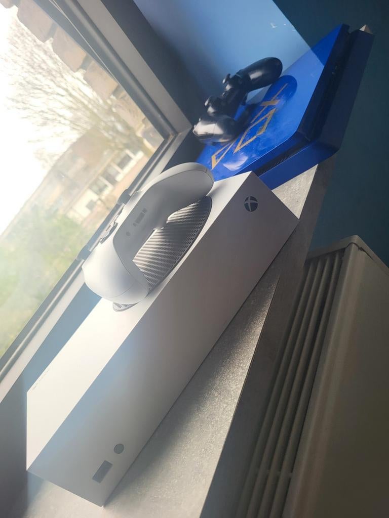 Xbox Series S en PlayStation 4 Slim limited edition, Ophalen of Verzenden, Gebruikt