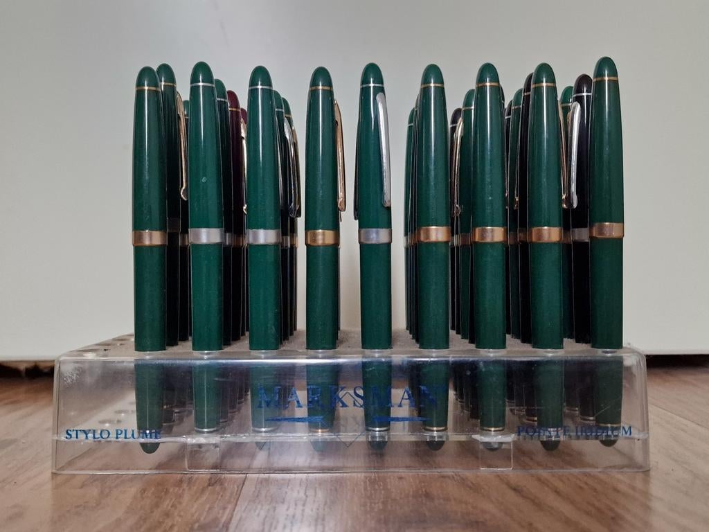 Winkel Demo Rekje vol met Vulpennen, Ophalen, Nieuw