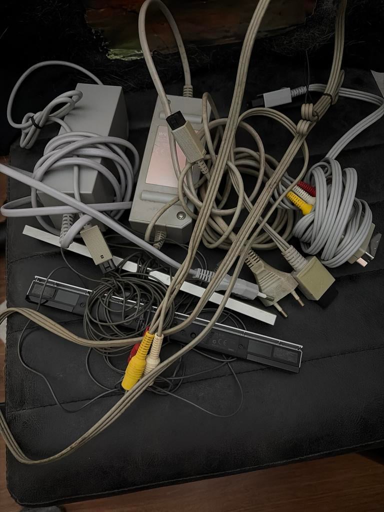 Diverse Nintendo aansluitingen en 2x Wii voeding, Ophalen of Verzenden, Gebruikt, Wii, Oplader of Kabel