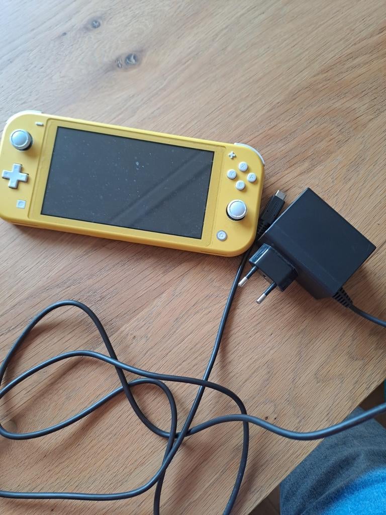Nintendo switch lite geel + lader, Ophalen of Verzenden, Geel, Gebruikt