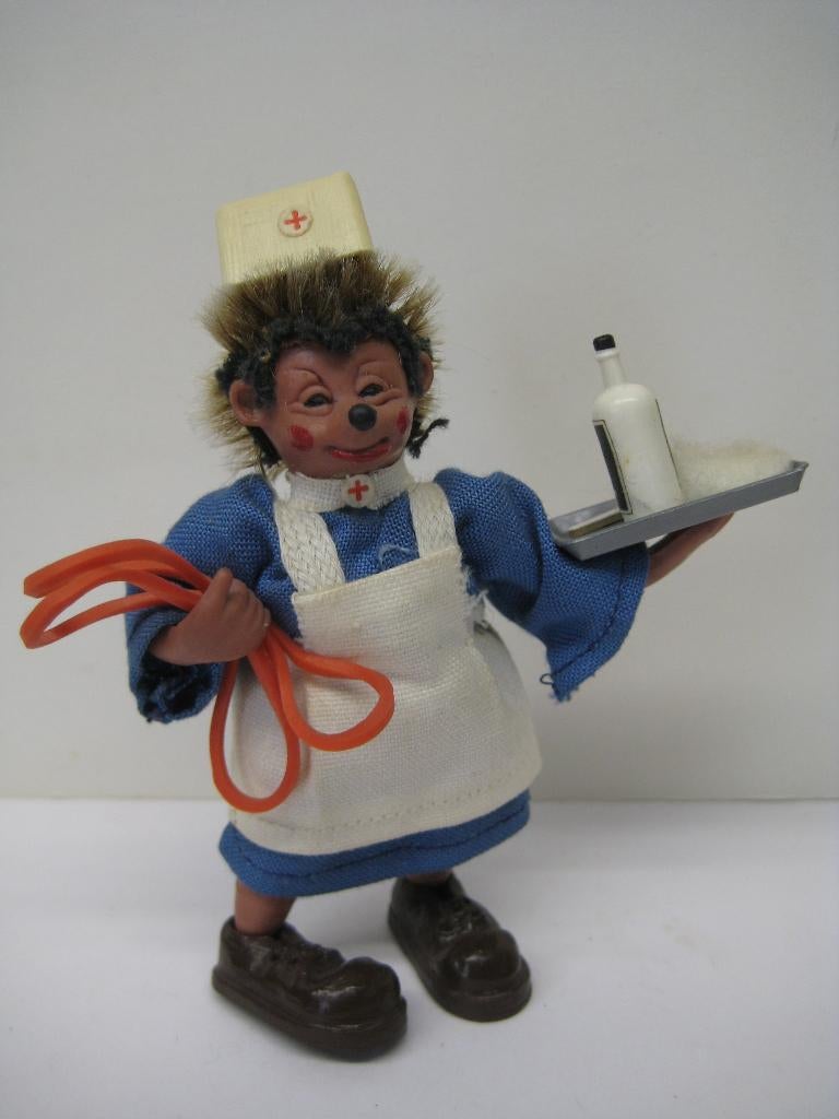 MECKI EGELTJE VERPLEEGSTER, Ophalen of Verzenden