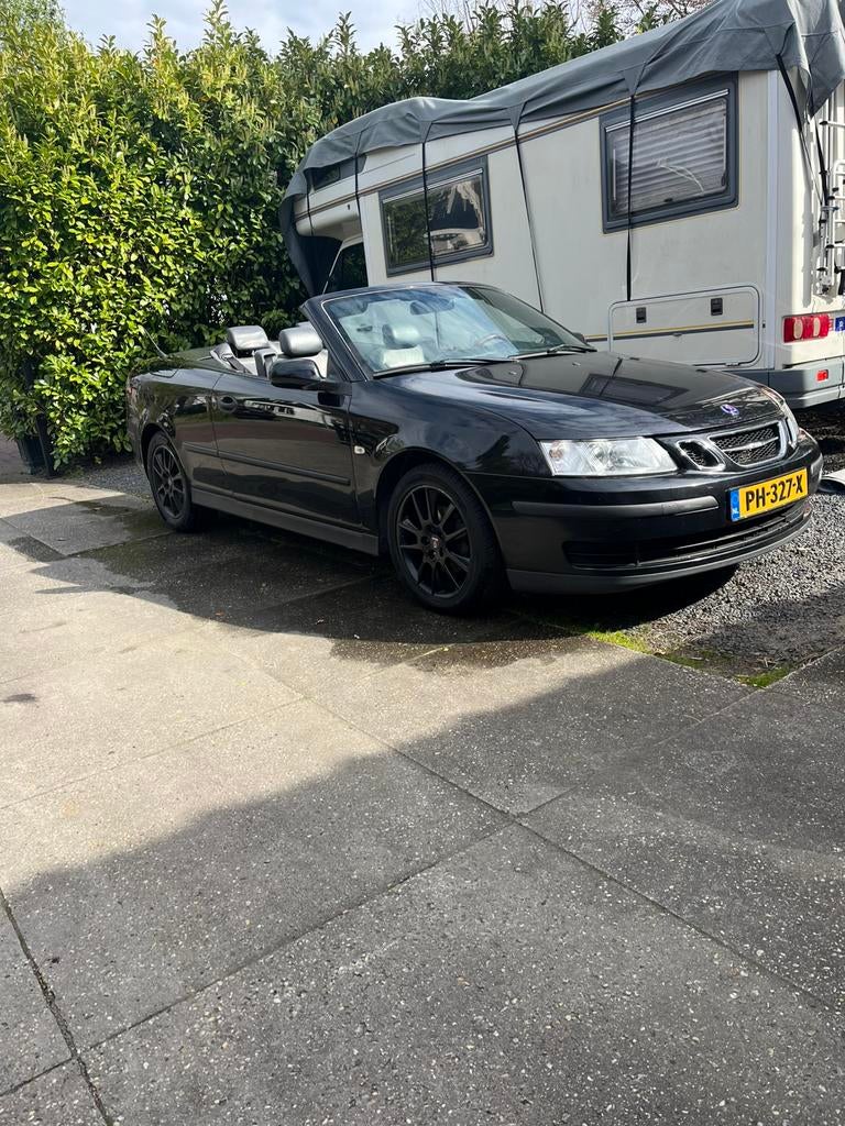 Saab 9-3 1.8 T Cabrio 2004 Zwart HIRSCH PERFORMANCE, Auto's, Voorwielaandrijving, 1998 cc, 4 cilinders, Cabriolet