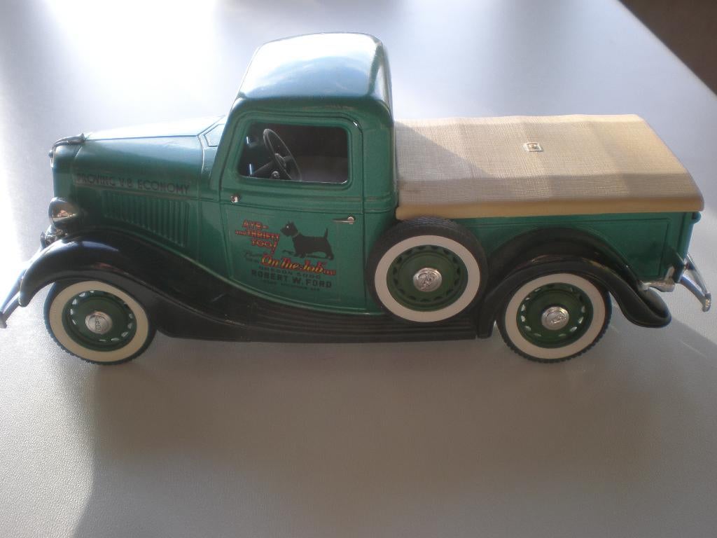 Miniatuur Ford V8 Pick-Up, schaal 1:19, Hobby en Vrije tijd, Modelauto's | 1:18, Ophalen of Verzenden, Zo goed als nieuw, Auto