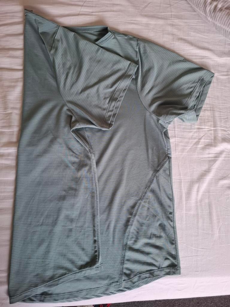 2 sport T-shirts, Kleding | Dames, Sportkleding, Maat 38/40 (M), Primark, Ophalen of Verzenden, Zo goed als nieuw