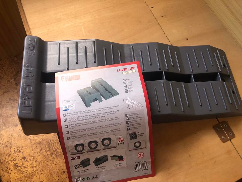 Fiamma oprijblokken vior caravan if camper en 2 keggers, Ophalen of Verzenden, Zo goed als nieuw