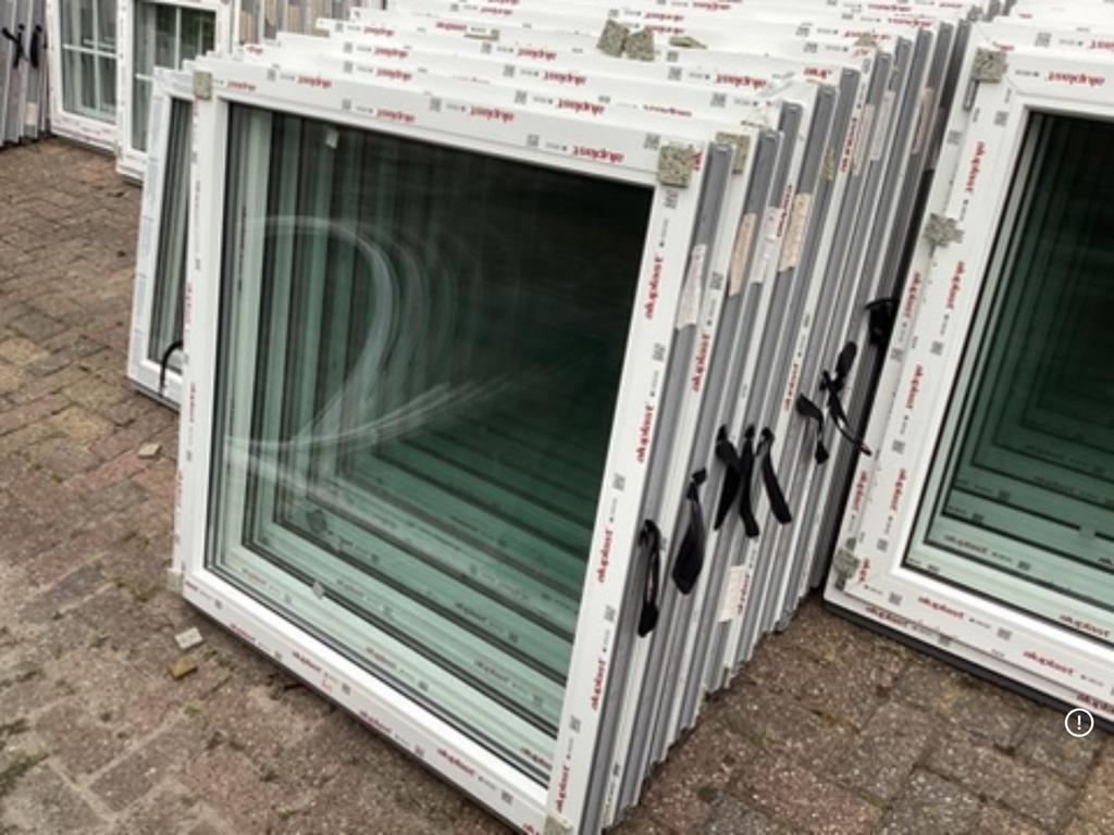 Kunststof kozijnen 100 x 100. Draai kantel raam. Kozijn., Doe-het-zelf en Verbouw, Glas en Ramen, Ophalen, Nieuw, 80 tot 120 cm