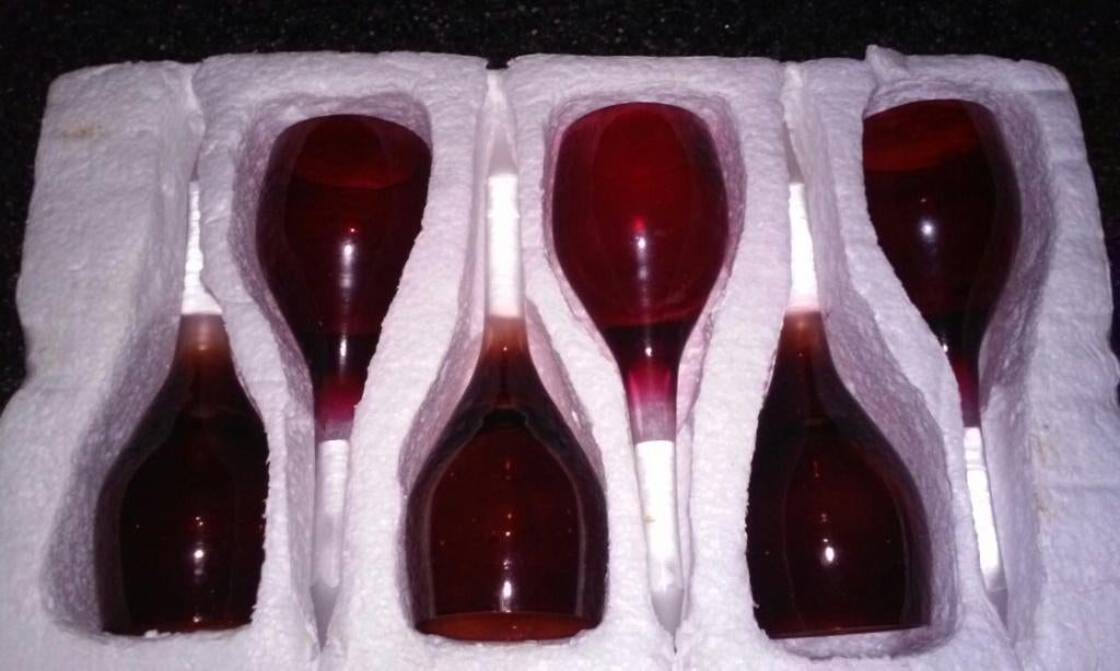 Rode Waxinelichtjes om ergens tussen te zetten., Overige materialen, Ophalen of Verzenden, Zo goed als nieuw, Kandelaar