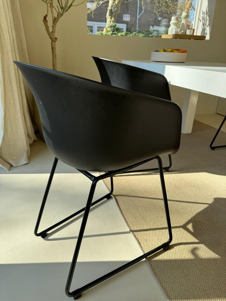 4 zwarte kuipstoelen, Huis en Inrichting, Stoelen, Gebruikt, Vier, Kunststof, Zwart, Ophalen