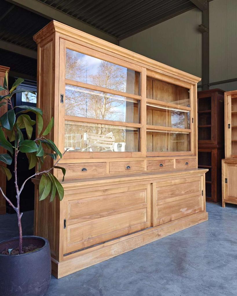 Prachtige brede teakhouten winkelkast | Buffetkast #8596, Huis en Inrichting, Kasten | Buffetkasten, Niet ingevuld, Gebruikt, Met deur(en)