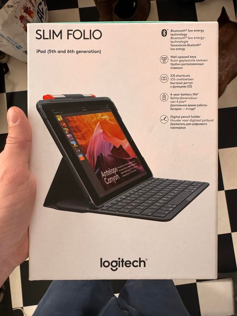 Logitech Slim Folio Toetsenbord Cover iPad 5e/6e Generatie, Ophalen of Verzenden, Nieuw, 10 inch, Bescherming voor- en achterkant