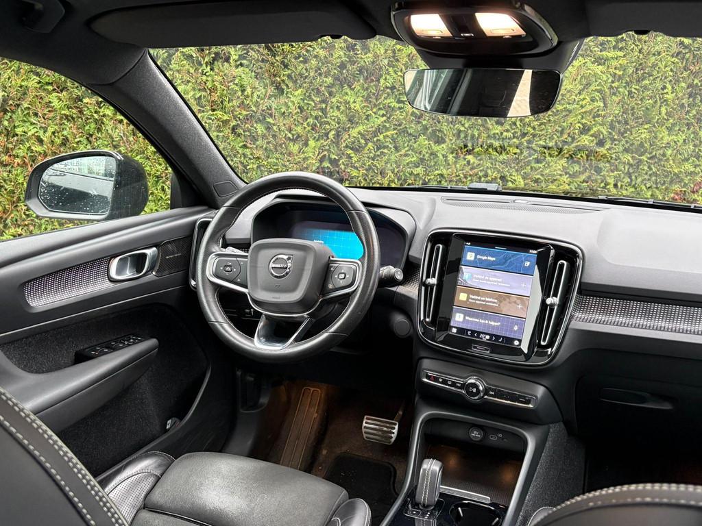 Volvo XC40 Recharge P8 AWD R-Design | Panoramadak | Trekhaak, Auto's, Volvo, 12 maanden, Gebruikt, Zwart, Origineel Nederlands