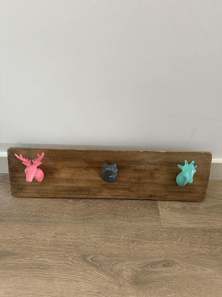 Houten kapstok met 3 dierenhoofden, Ophalen, Zo goed als nieuw, Minder dan 100 cm, Kinderkapstok