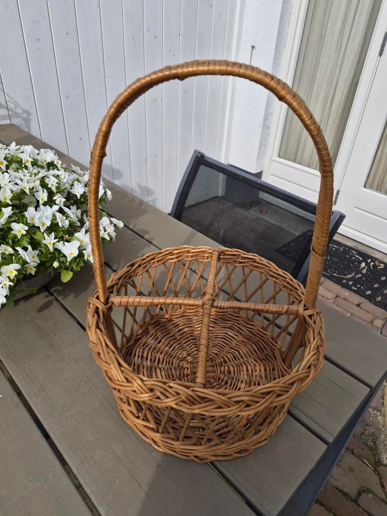 Leuke rotan flessenmand, Ophalen of Verzenden, Zo goed als nieuw, Rond, Riet