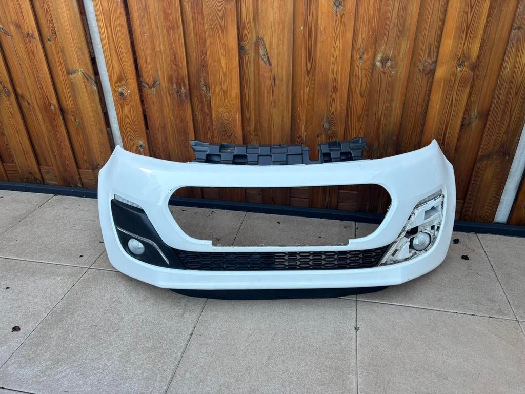 Bumper peugeot 107 FACELIFT! 2012> LAMPEN ERIN!!, Ophalen, Gebruikt, Voor, Bumper