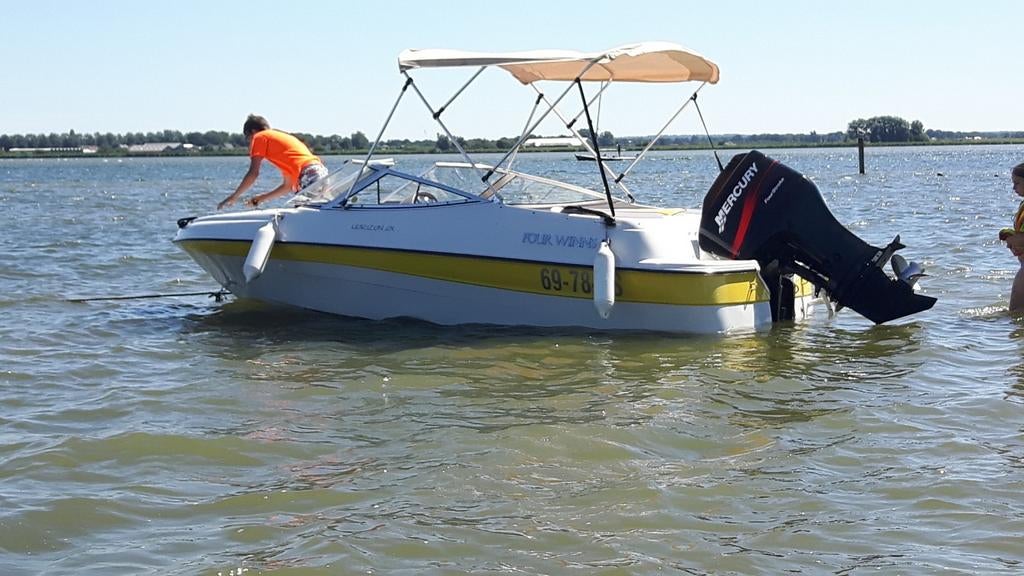 Fourwins met buitenboordmotor, Gebruikt, 50 pk of meer, Ophalen of Verzenden, Tot 6 meter