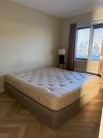 KINGSIZE BED AUPING 200x200 + MATRAS VAN VISPRING TE KOOP, Ophalen, Beige, Tweepersoons, Zo goed als nieuw