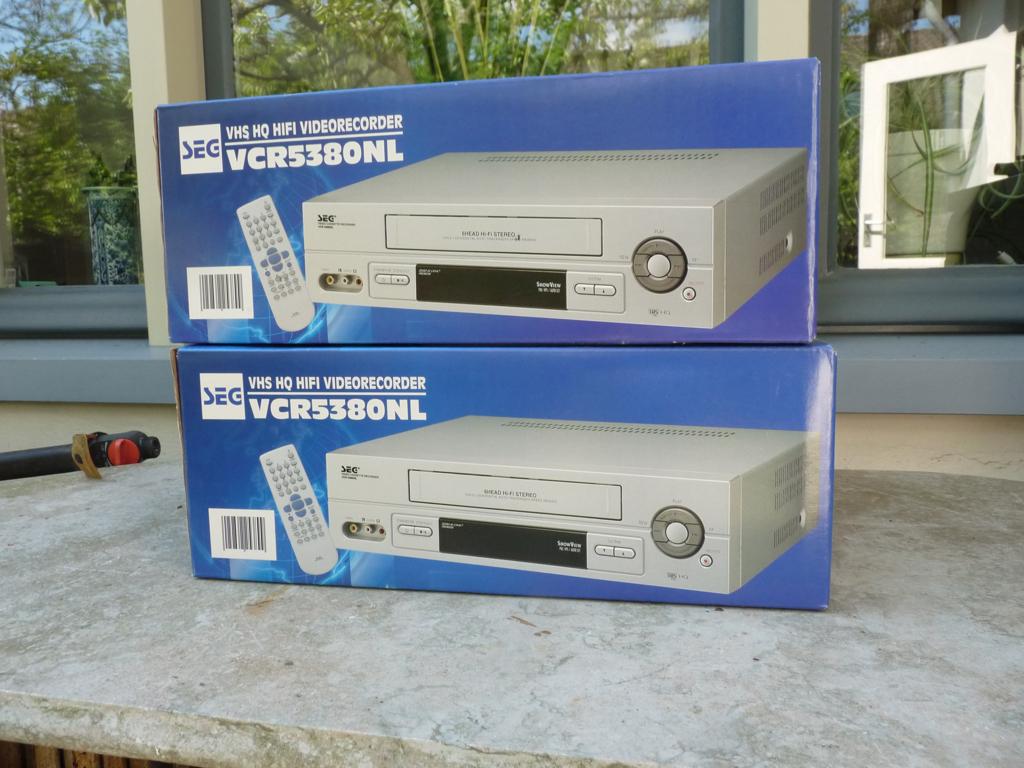Funai VHS HQ recorder speler NIEUW IN DOOS VCR5380NL, Audio, Tv en Foto, Videospelers, Ophalen, Nieuw, VHS-speler of -recorder