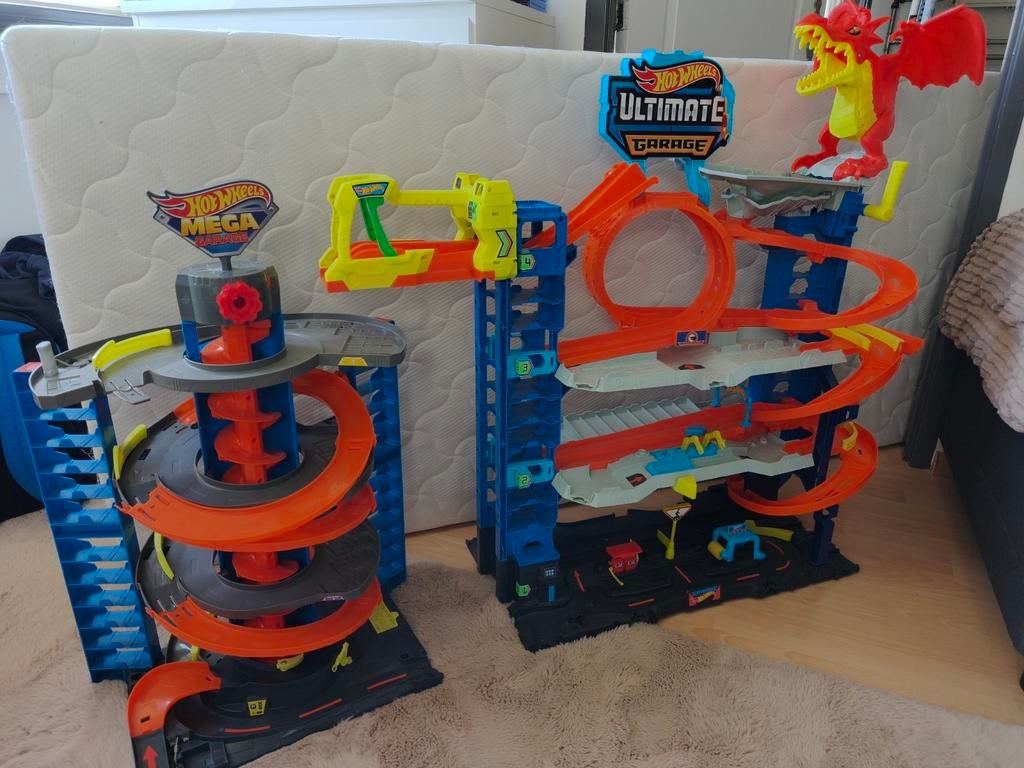 Hot Wheels Ultimate Garage en Hot Wheels Mega Garage, Ophalen, Hot Wheels, Handmatig, Met looping