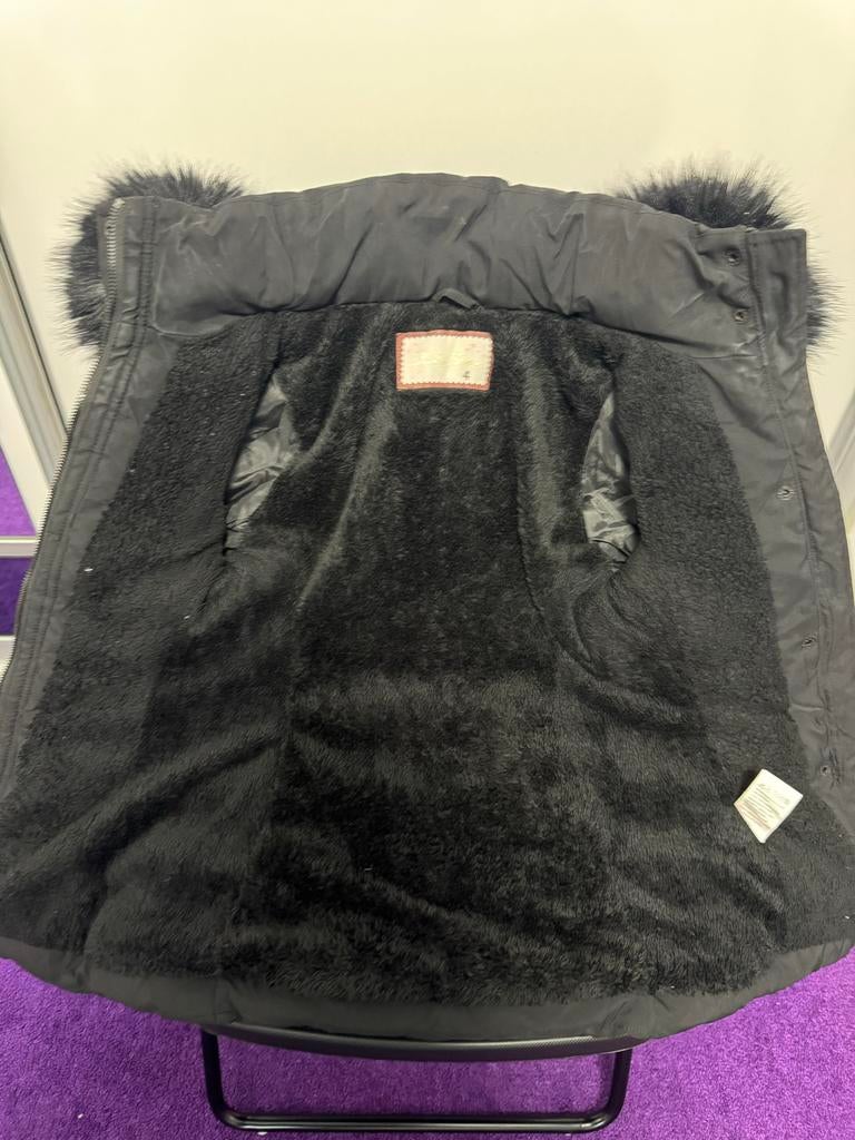 Zwarte winterjas met bontkraag, Kleding | Dames, Jassen | Winter, Ophalen of Verzenden, Gedragen, Zwart