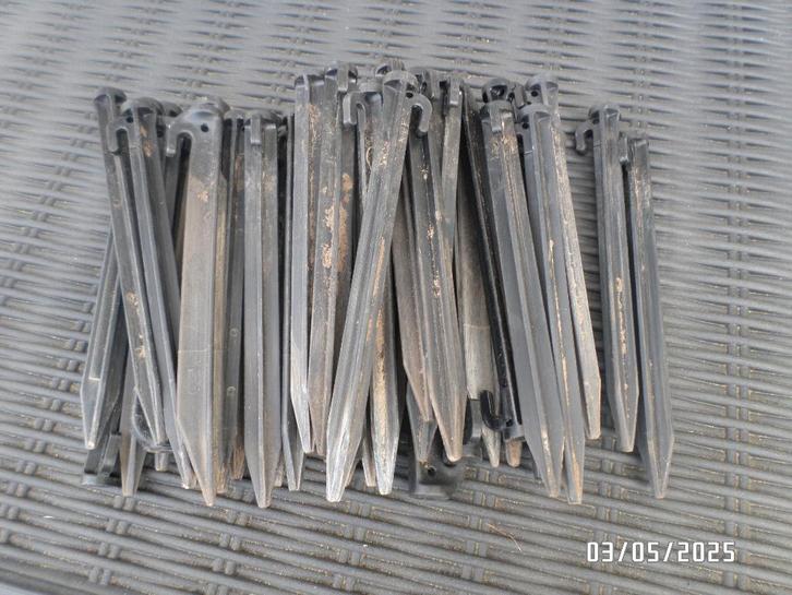 Koffer met kampeer-benodigdheden, Caravans en Kamperen, Kampeeraccessoires, Zo goed als nieuw, Ophalen