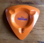 Apart driehoekig asbakje Peter Stuyvesant oranje, Ophalen of Verzenden, Zo goed als nieuw