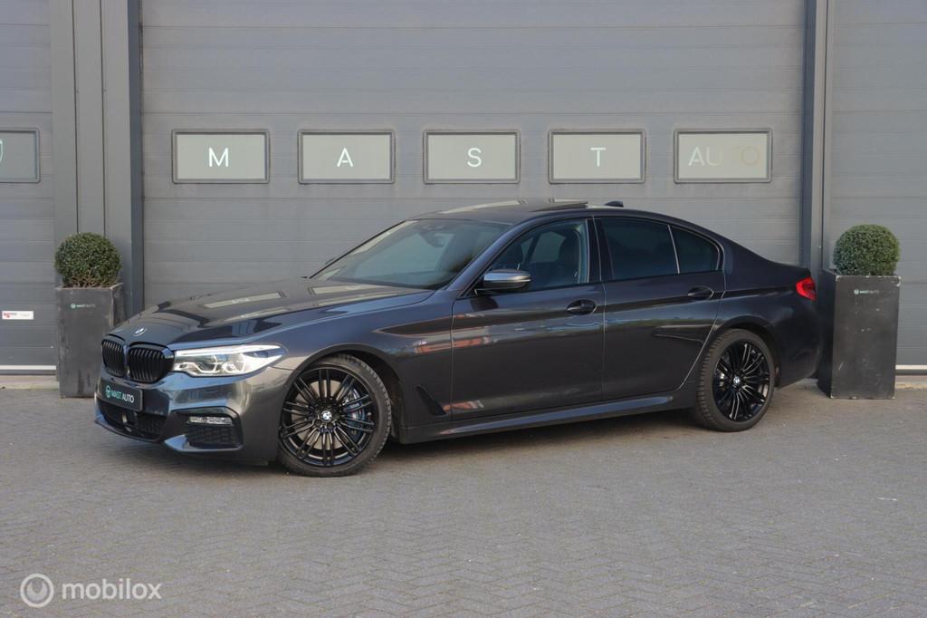 BMW 540i xDrive M-Sport|Pano|HUD|Camera|ACC|Leder|, Auto's, Automaat, Gebruikt, Verwarming stoelen achter, 2000 kg