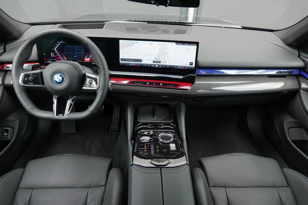 BMW 5 Serie Touring 550E 490Pk Aut. | Plug in Hybride | X-Dr, Auto's, BMW, Automaat, Gebruikt, Zwart, Zwart