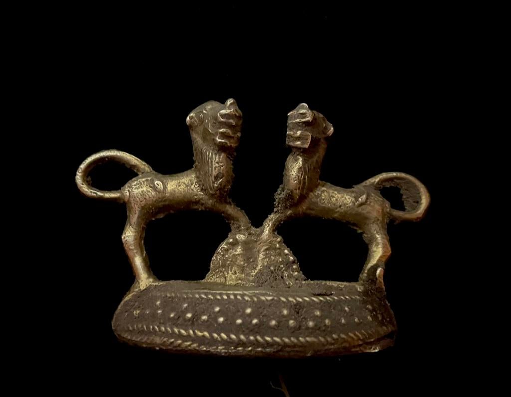 Bodemvondst-Antiek brons of messing, afmetingen 10x6 cm., Antiek en Kunst, Antiek | Overige Antiek, Ophalen of Verzenden