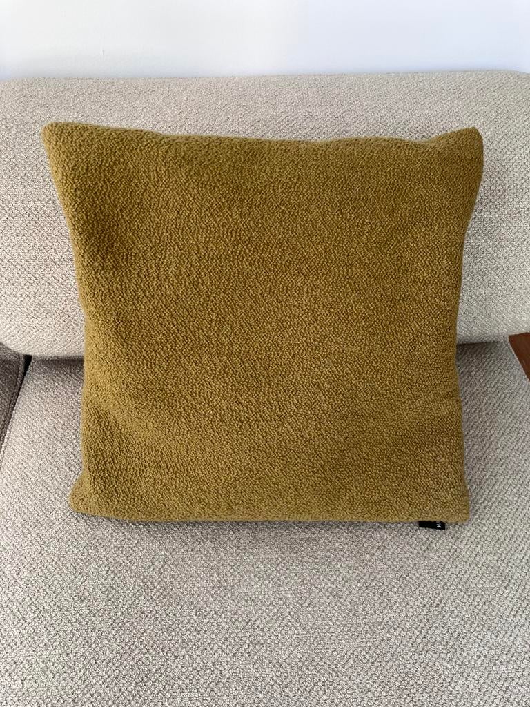 HAY kussen bouclé kleur olive, Ophalen of Verzenden, Zo goed als nieuw, Vierkant