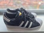Adidas Superstar zwart/wit/goud | Adidas Superstar, Ophalen of Verzenden, Zo goed als nieuw, Wit, Sneakers of Gympen