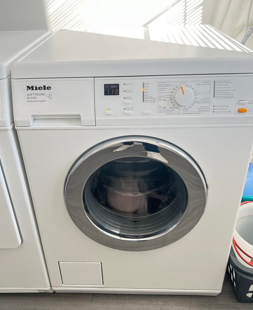 Miele Wasmachine W 3241 Softtronic - Goede staat, Ophalen, 1200 tot 1600 toeren, Gebruikt, Voorlader