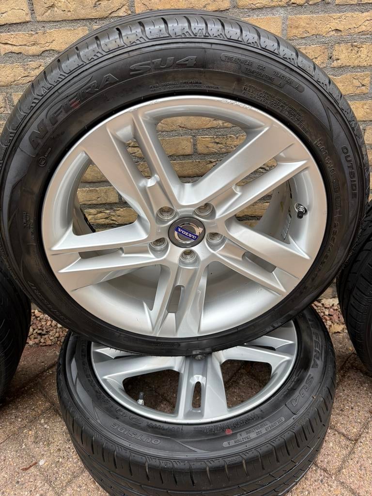 Mooie zomerbanden met velgen Volvo, Auto-onderdelen, Banden en Velgen, Ophalen, Banden en Velgen, 235 mm, VL