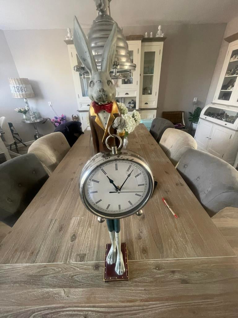 Decoratieve Haas met Klok - Alice in Wonderland Stijl, Antiek en Kunst, Ophalen