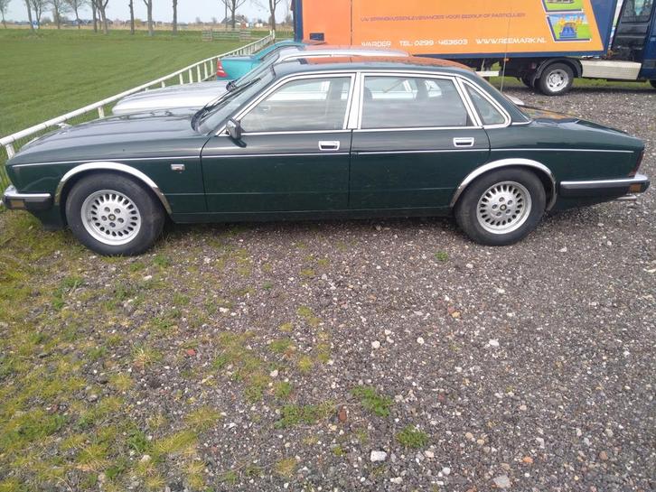 2 x jaguar xj40 1987! beide van 1e eigenaar boekjes sleutels, Auto's, Oldtimers, Particulier, Ophalen