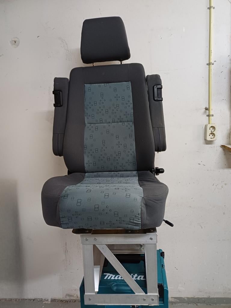 Stoel voor in de camper op rails, Ophalen