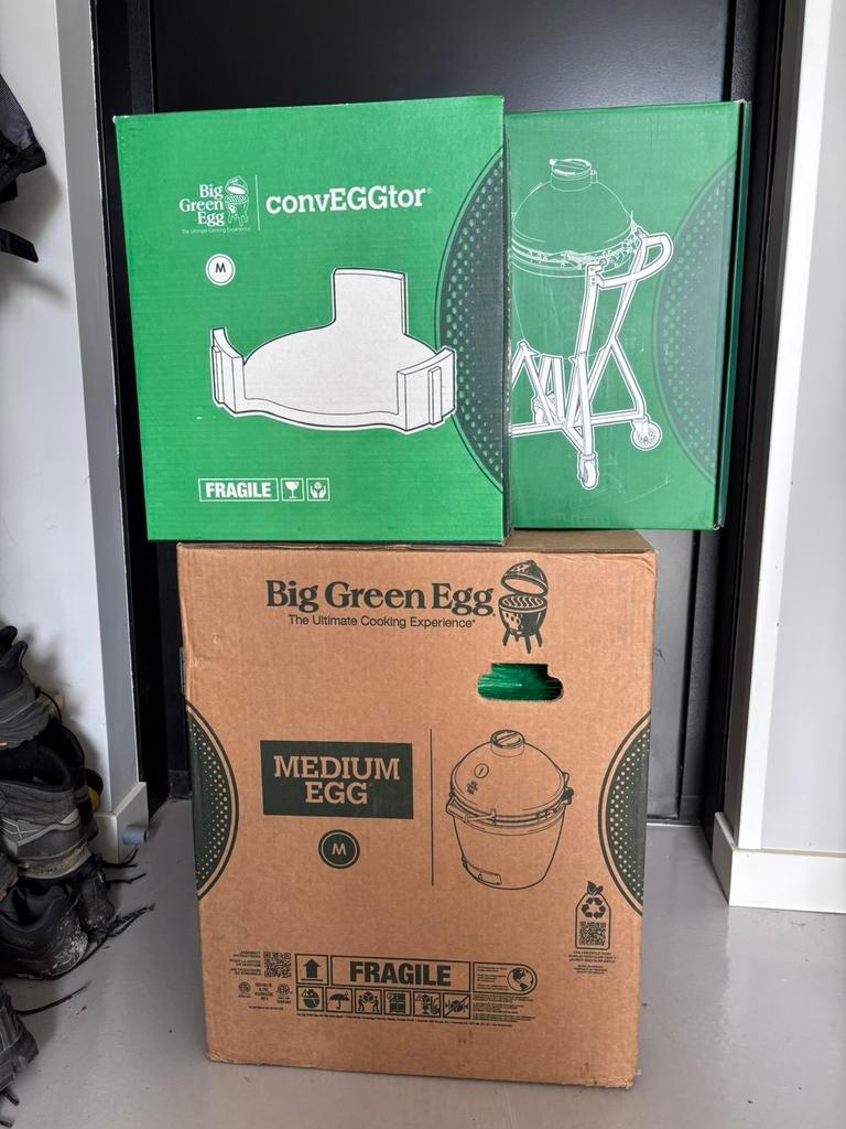 Big Green Egg Medium -NIEUW- met ConvEGGtor en nest/handler, Ophalen, Nieuw