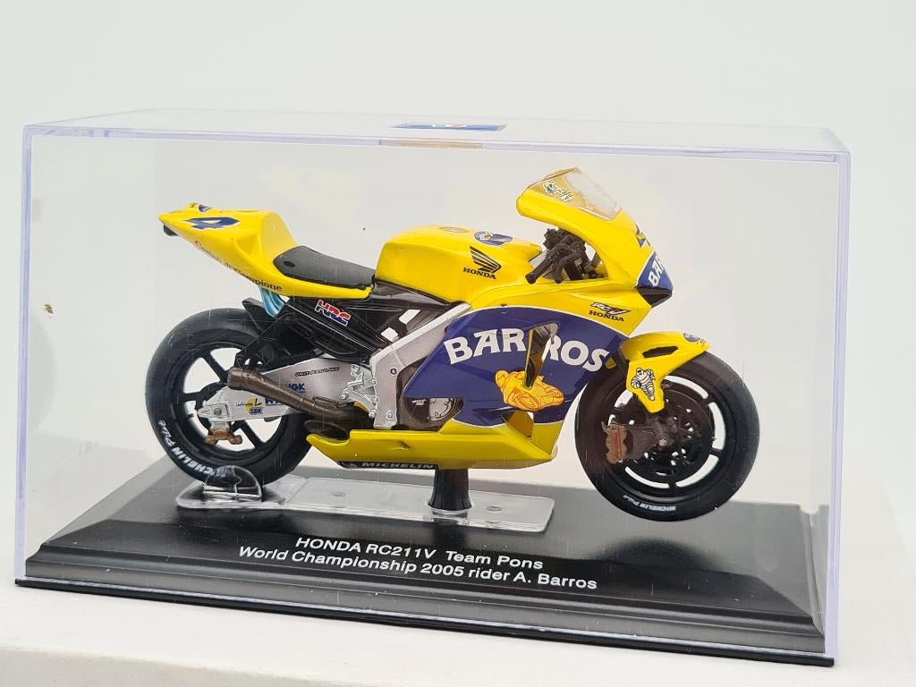 Honda RC211V motor Team Pons rider A. Barros (2005) 1/22, Hobby en Vrije tijd, Modelauto's | 1:24, Verzenden, Zo goed als nieuw