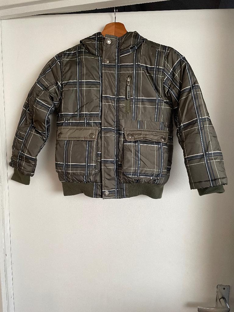 Nieuwe jas met muts maat 122, Kinderen en Baby's, Kinderkleding | Maat 122, Ophalen of Verzenden, Nieuw, Jongen, Jas