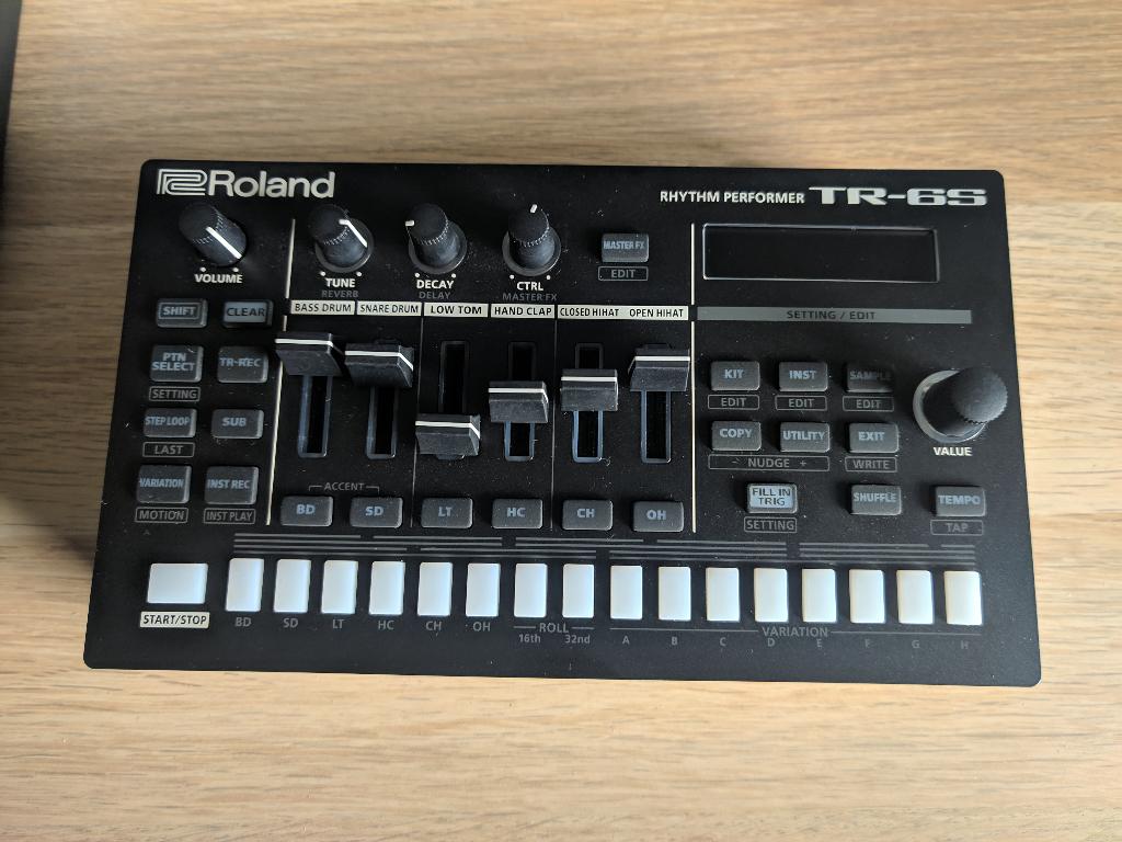 Roland TR-6S drum machine, Muziek en Instrumenten, Drumcomputers, Ophalen, Zo goed als nieuw, Roland