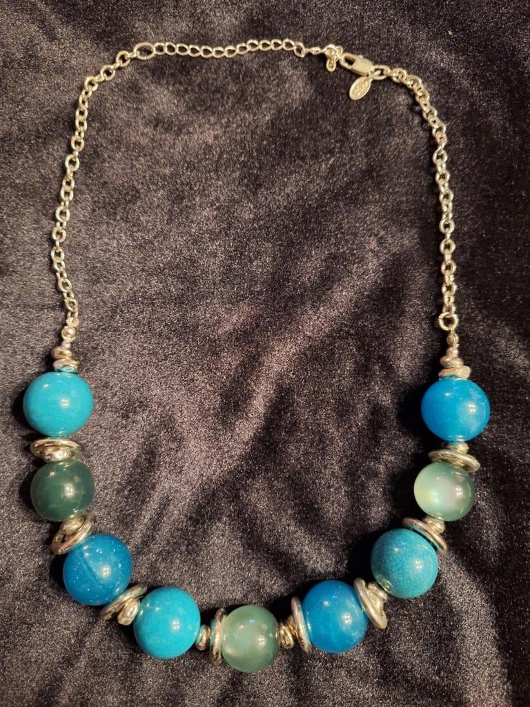 Vintage M&S Halsketting met blauwe en zilverkleurige Kralen, Ophalen of Verzenden, Blauw, Overige materialen