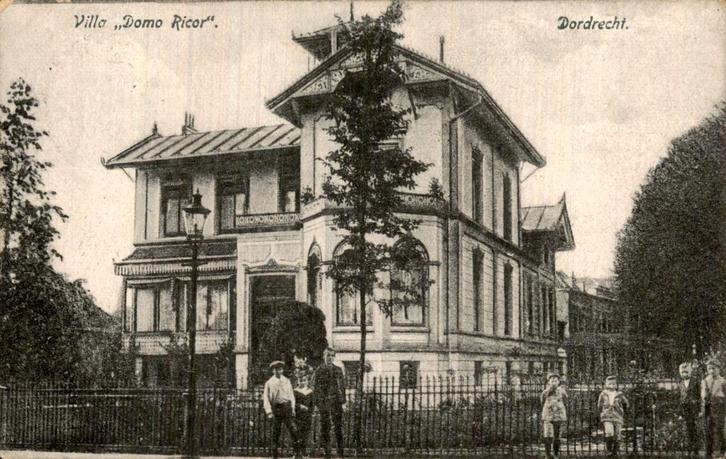 Dordrecht - Villa Domo Ricor - gevel, Verzamelen, Ansichtkaarten | Nederland, Gelopen, Zuid-Holland, Voor 1920, Ophalen of Verzenden