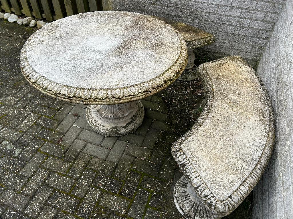 Gratis: betonnen tafel met bankjes, Ophalen, Gebruikt, Overige materialen