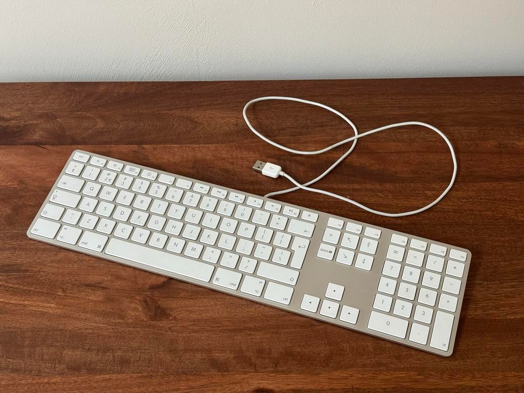 Apple USB toetsenbord met numeriek (A1243) – wit aluminium, Ophalen, Multimediatoetsen, Numeriek, Zo goed als nieuw